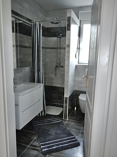 Bathroom 2, Apartment Villa Le Mare , Privlaka