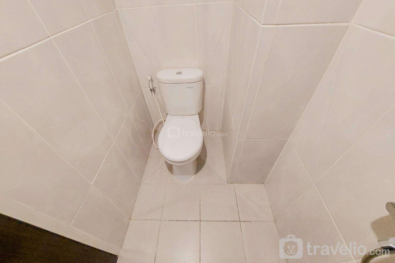 Bathroom 3, Best Deal Comfy Studio Serpong Garden By Travelio, Tangerang