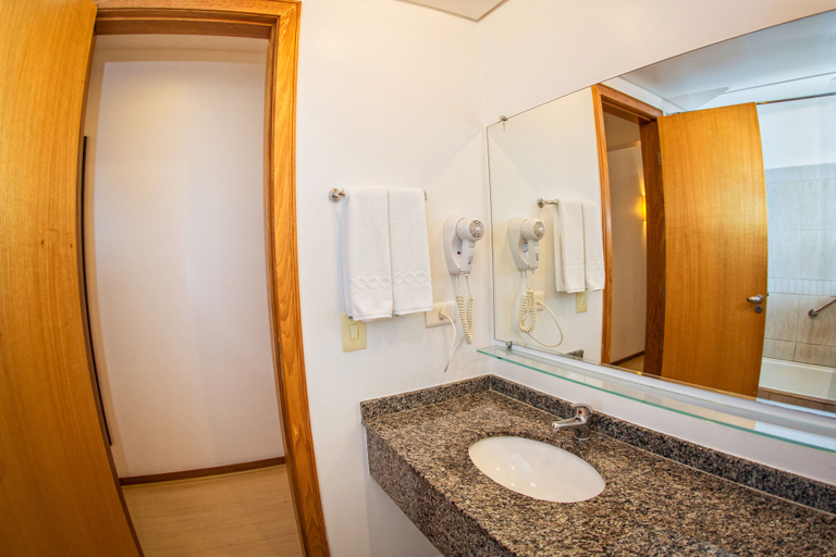 Bathroom 4, Hotel Campo Largo Express, Campo