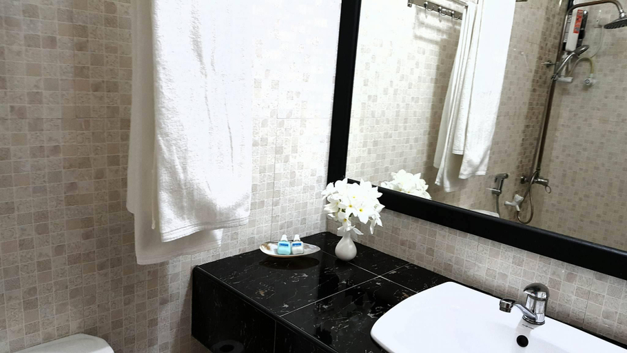 Bathroom, Equa Reef Maldives Hotel