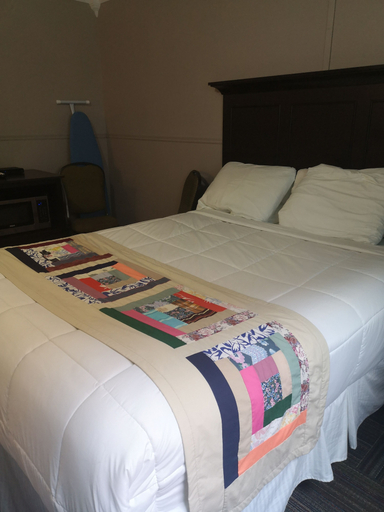 Room 4, Seaport Inn, Division No. 7
