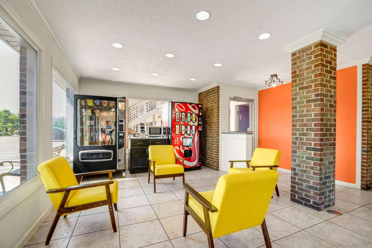 Public Area 2, モーテル 6 ヒルズビル、バージニア, Carroll
