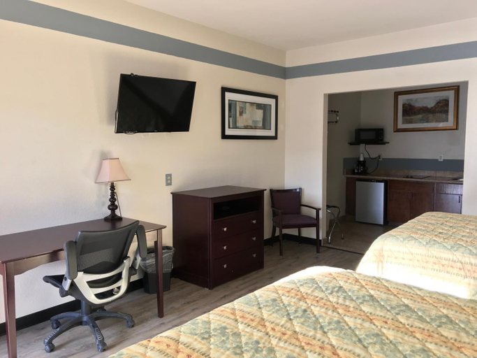 Bedroom, Big Lake Inn & Suites, Reagan