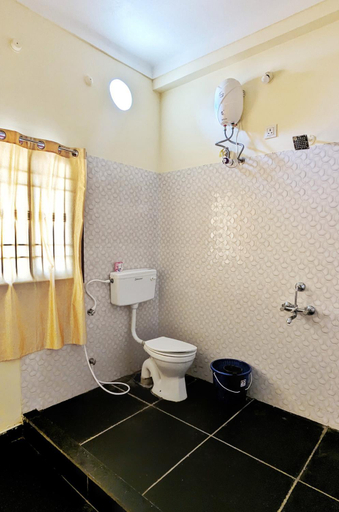 Bathroom 2, the DUO Restaurant and Stays, Viluppuram