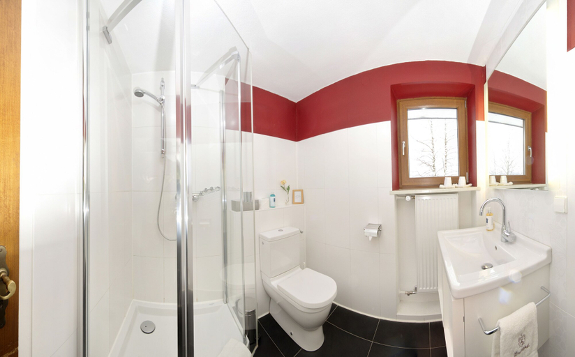 Bathroom 5, Landhotel Binderhausl, Traunstein