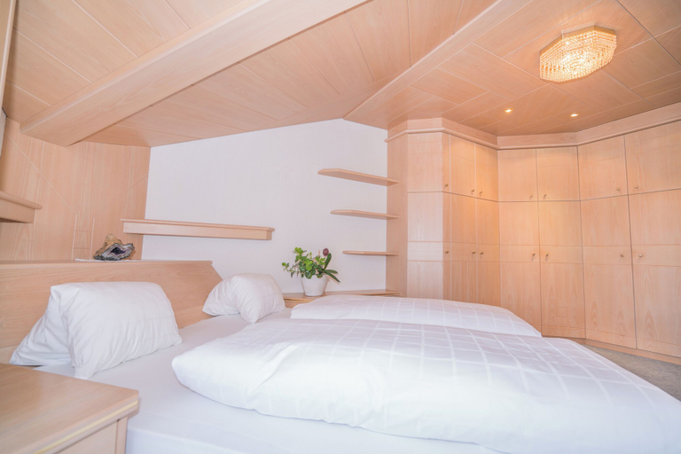 Bedroom 4, Mineralienhotel Natznerhof, Bolzano