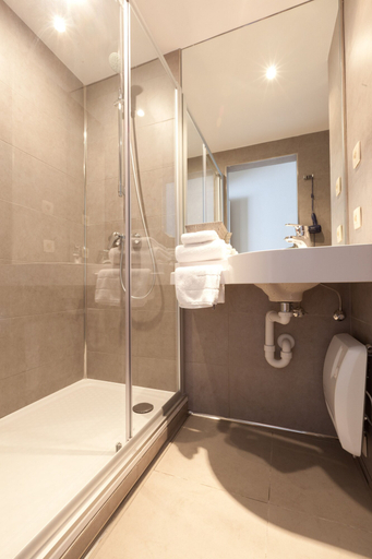 Bathroom 4, Hotel De Hofkamers, West-Vlaanderen