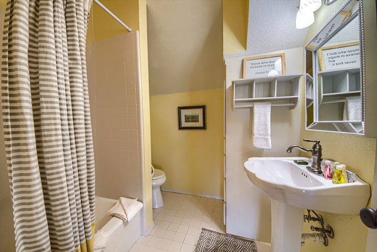 Bathroom 3, Cypress Ridge Cl 1181 5 Bedroom Home by RedAwning, Comal