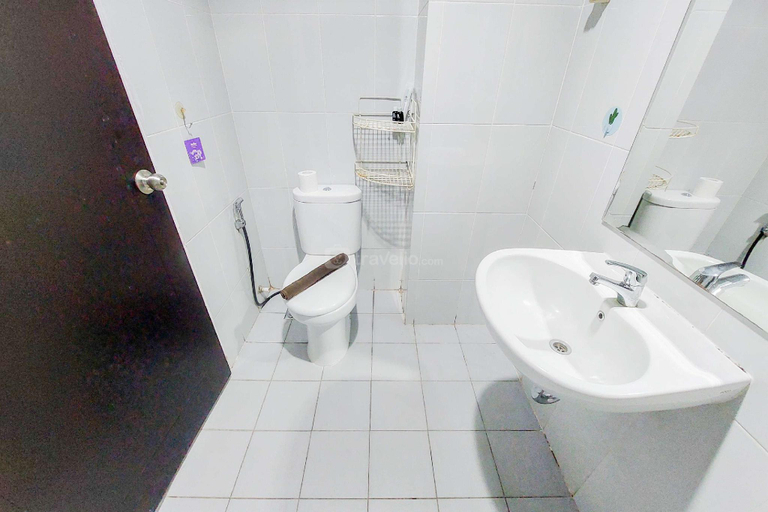 Bathroom 3, Well and Cozy Studio Casa de Parco By Travelio, Tangerang