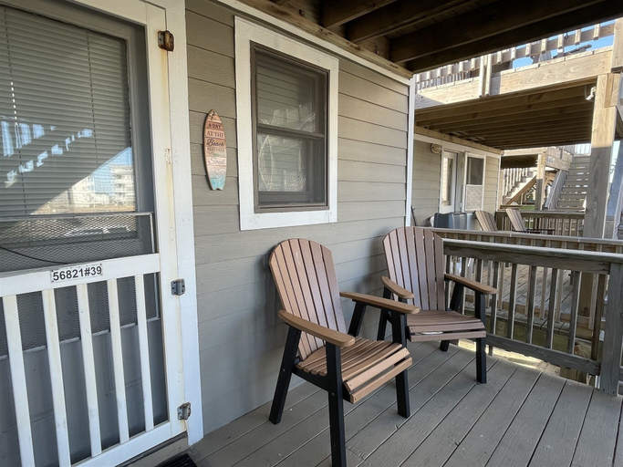 Property grounds 5, 39 Almost Heaven Studio Bedroom Condo by RedAwning, Dare