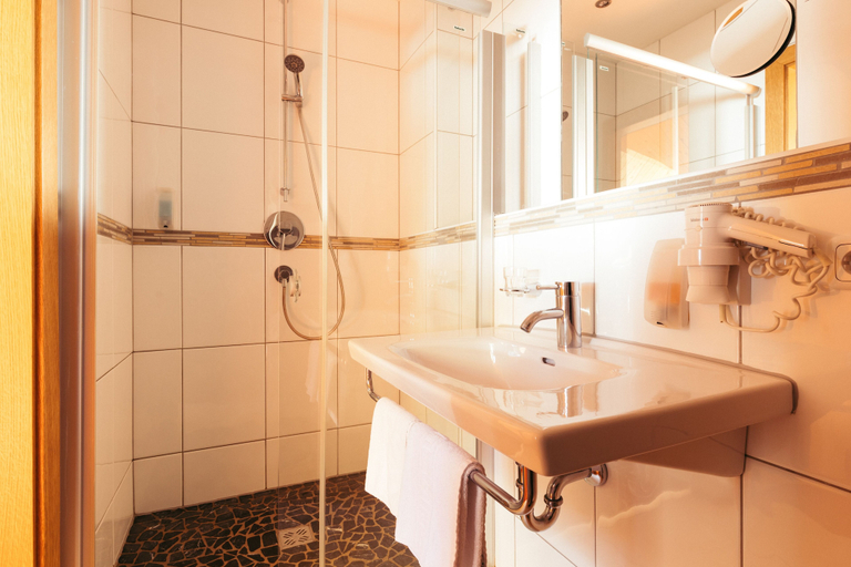 Bathroom 3, Hotel Nassereinerhof, Landeck