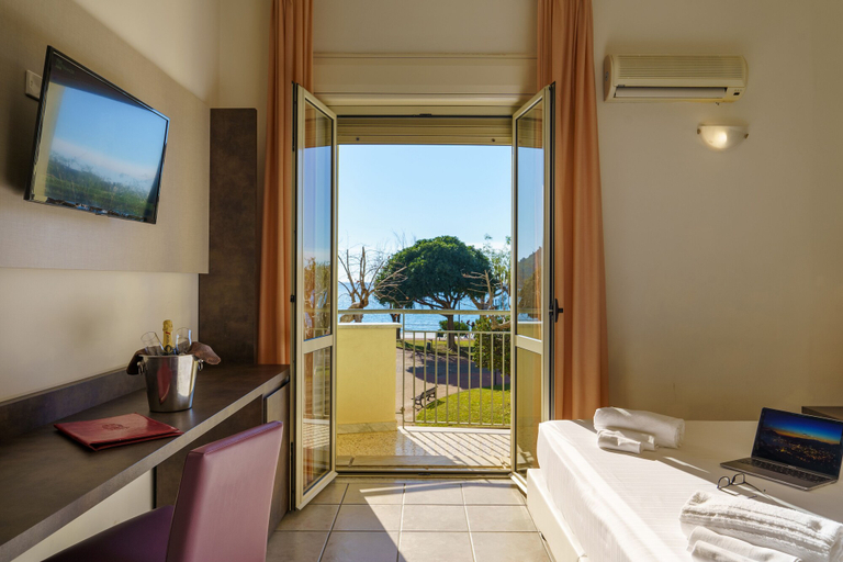 Bedroom 3, Tirreno, Salerno