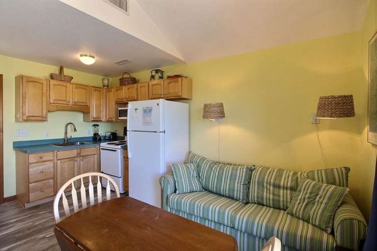Living area, 28 Beach Lookout Studio Bedroom Condo by RedAwning, Dare