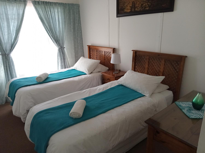 Bedroom 2, SunRose Group of Guesthouses, Xhariep