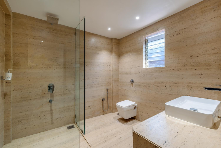 Bathroom, SaffronStays Palm Paradise, Thane
