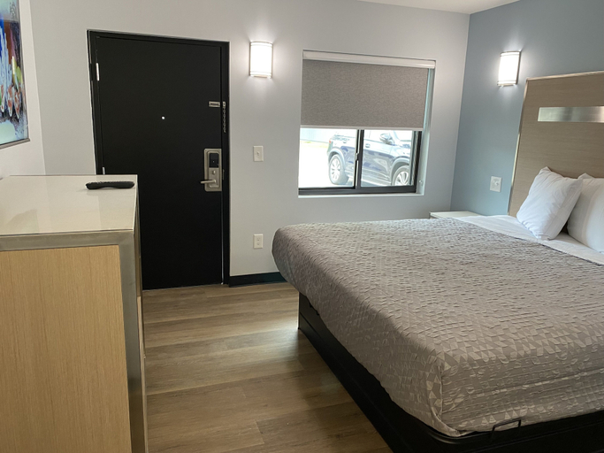 Room 2, Holly Hill Motel, Monmouth