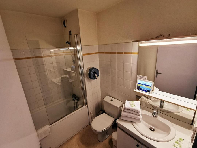 Bathroom 3, Hotel de la Poste, Aveyron