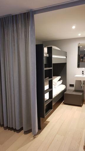 Others 5, Andromeda Hotel, West-Vlaanderen