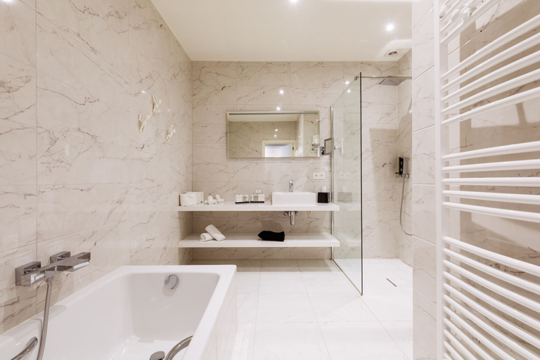 Bathroom 4, Andromeda Hotel, West-Vlaanderen