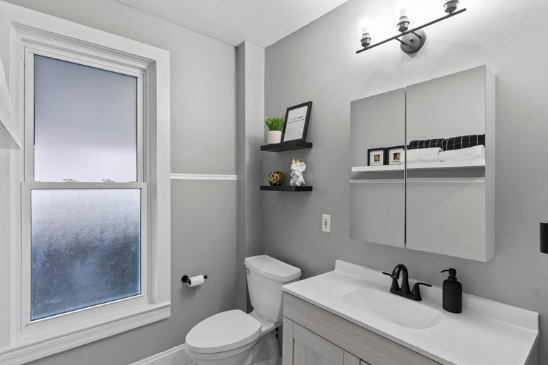 Bathroom 3, 7BR house 19 ppl DT Windsor WD Free Parking, Essex