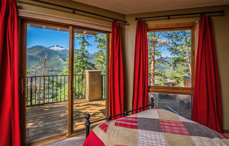 Room 2, Cedar Lower Luxury Vacation At Windcliff 2 Bedroom Home by RedAwning, Larimer