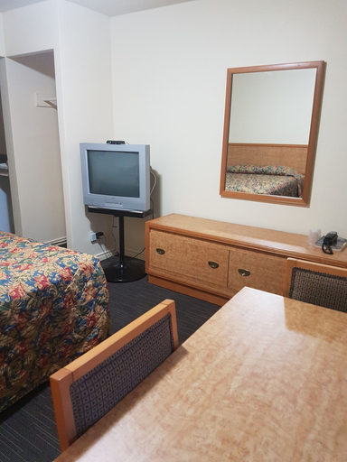 Others 4, Traveller's Choice Motel, Essex