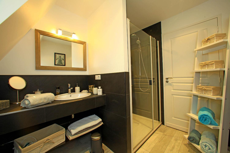 Bathroom 3, Les Terrasses du Domaine de la Malonie, Dordogne
