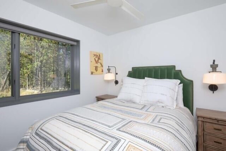 Room 4, 27 Lake Cabin 3 Bedroom Home by Moonlight Basin Lodging, Madison