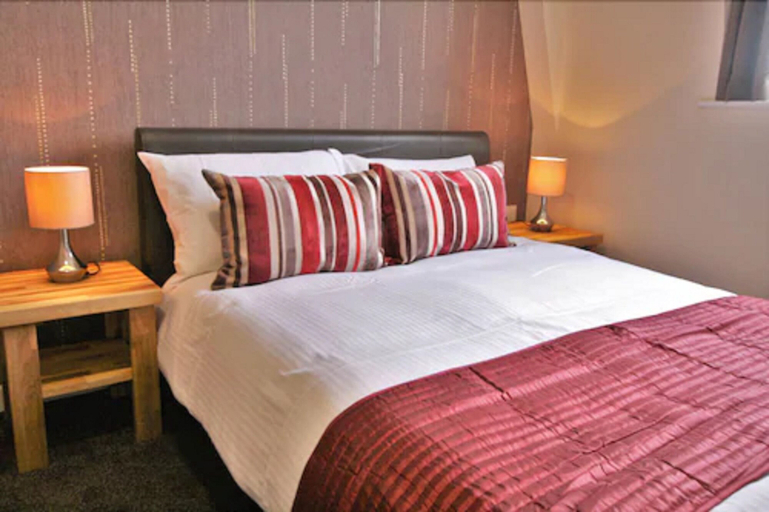 Bedroom 2, Central Hotel Gloucester by Roomsbooked, Gloucestershire