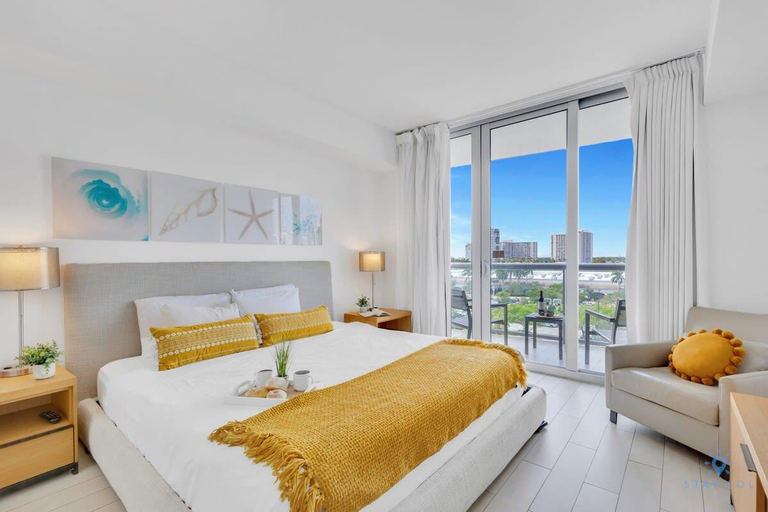 Bedroom 3, Apartment w/ Balcony+ Amazing Pool+ Near Beach, Broward