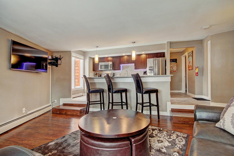 Interior 5, Peak 8 Ge E35 2 Bedroom Condo by RedAwning, Summit