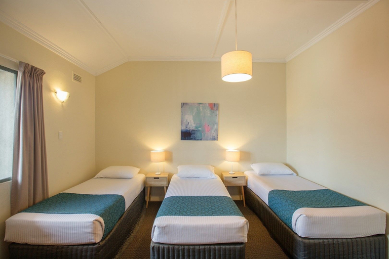 Room 4, Greenways Apartments, Adelaide