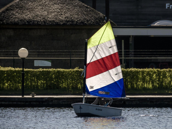 Others 4, Luxury home with sauna, outdoor SPA and boat, Tytsjerksteradiel