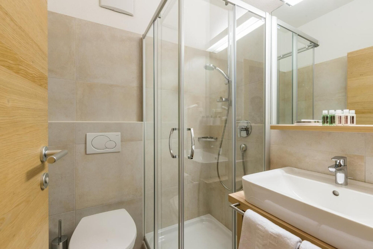 Bathroom 5, Anewandter Historic Hotel, Bolzano