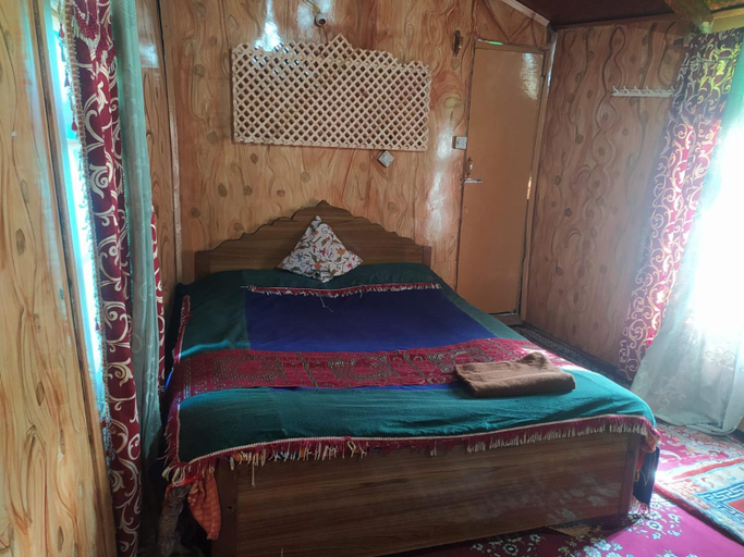 Bedroom 2, Young Lake Palace Group Of Houseboats, Srinagar