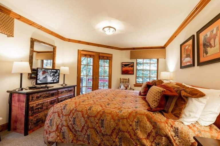 Room 2, Townhome in Beaver Creek with Mountain View by RedAwning, Eagle
