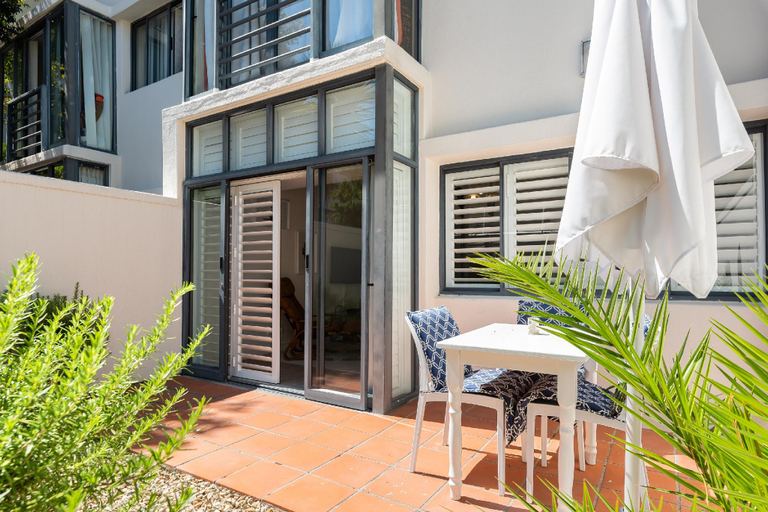 Others 4, Stylish Sea Point Studio in Secure Complex + Patio, City of Cape Town