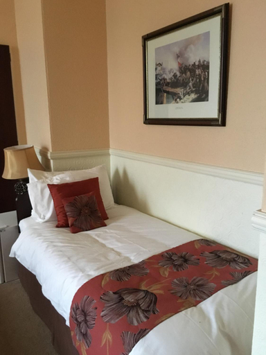 Bedroom 2, Crown Guest House, Aberdeen