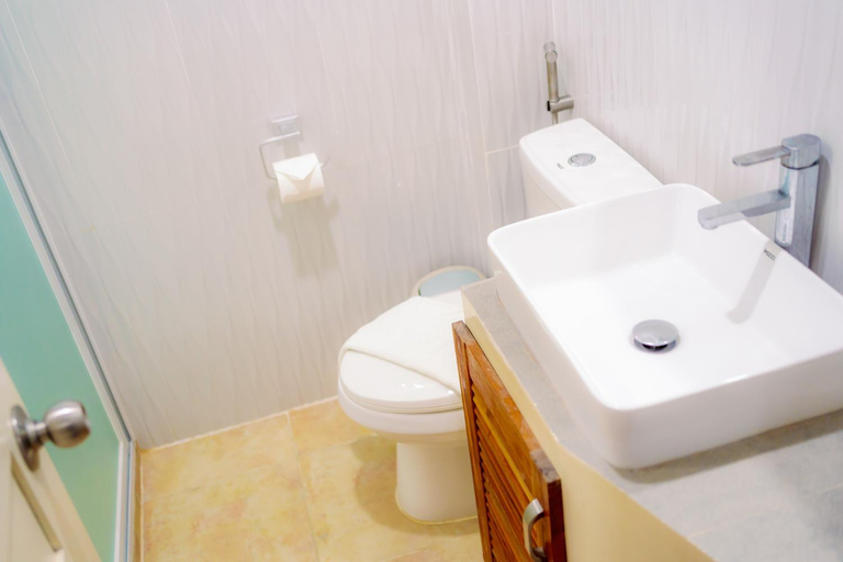 Bathroom, Santiago Cove Hotel and Restaurant, Santiago