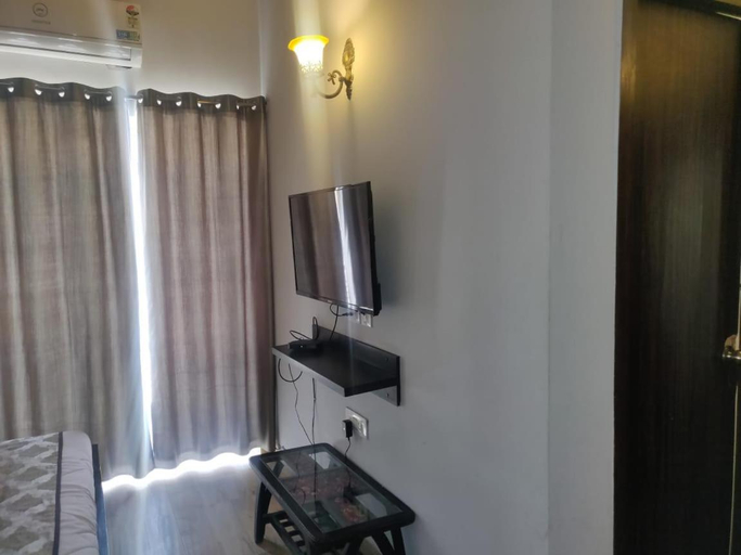 Others 5, pearls suits and resorts, Mathura