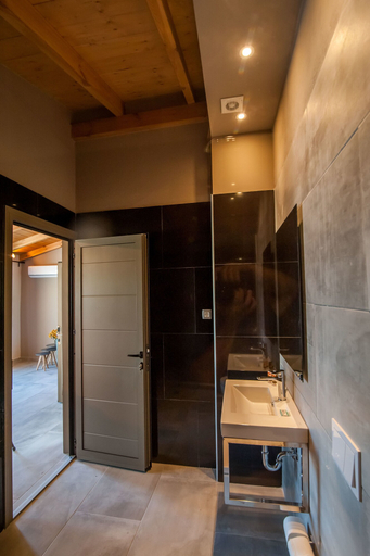 Bathroom 5, Minoos Hotel, Crete