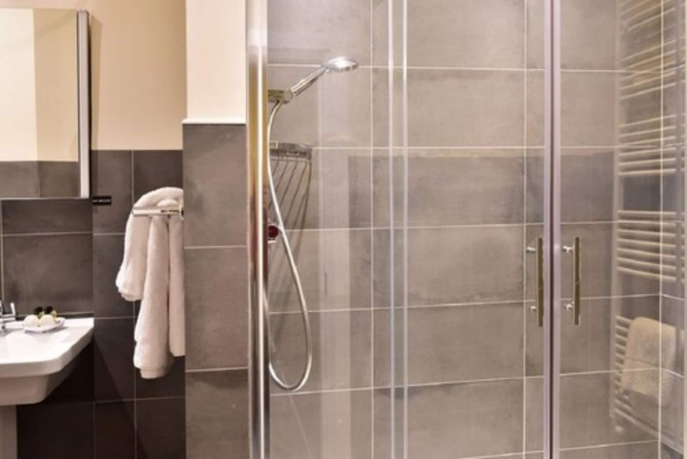 Bathroom 4, Royal Oxford Hotel, Oxfordshire