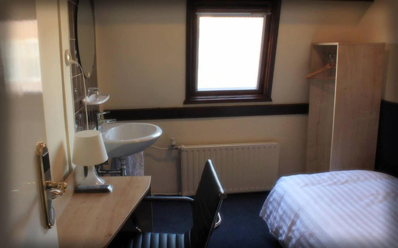 Bedroom 4, New City Hotel Scheveningen, The Hague