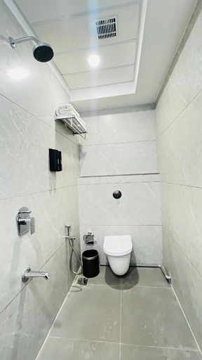 Bathroom 3, Regenta Inn Motikhavdi Jamnagar, Jamnagar