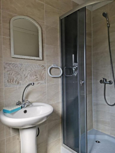Bathroom 2, У вуика Івана, Iaremchans'ka