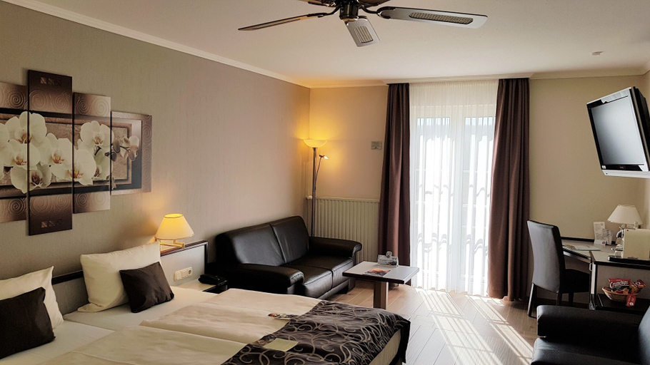 Bedroom 4, Hotel Rhöner Land Bed & Breakfast, Bad Kissingen