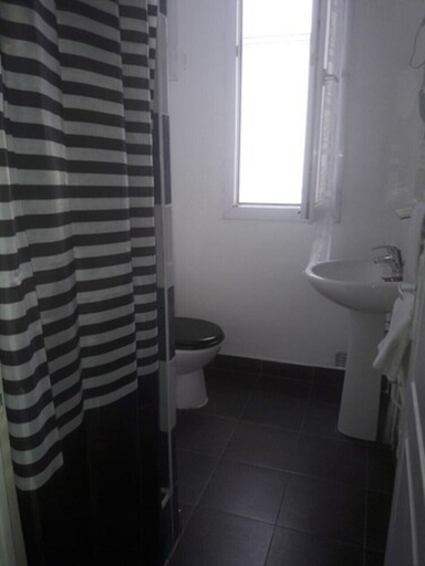 Bathroom 5, Hotel Residence Champerret, Hauts-de-Seine