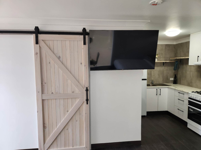 Others 5, Budget on the Lake, S. Grampians - Hamilton