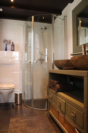Bathroom 3, COSY & NATURAL COTTAGE with FIREPLACE and GARDEN, Binnenmaas