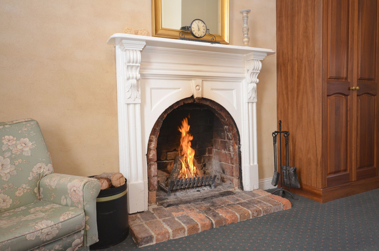 Others 5, Central Springs Inn, Hepburn - East